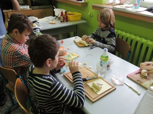  Grafika #10: KUCHARZENIE W KLASIE III grafika