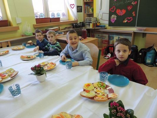  Grafika #3: DZIEŃ KOBIET grafika