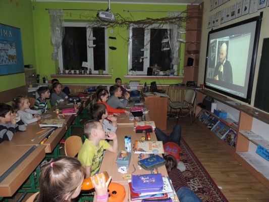  Grafika #3: KURTYNA W GÓRĘ! grafika