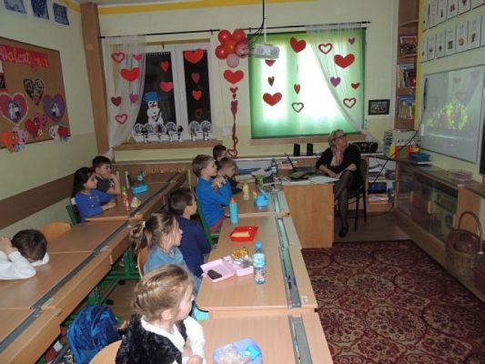  Grafika #5: KURTYNA W GÓRĘ! grafika