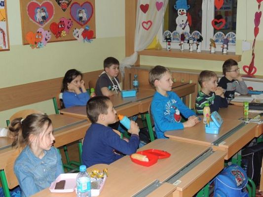  Grafika #6: KURTYNA W GÓRĘ! grafika