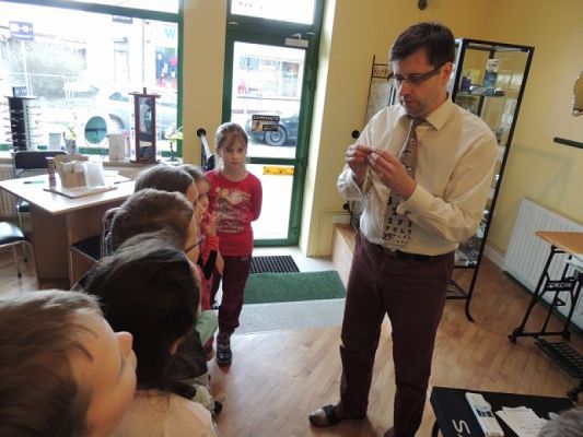  Grafika #2: Z WIZYTĄ W SALONIE OPTYCZNYM grafika