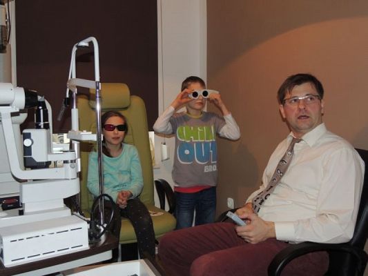  Grafika #9: Z WIZYTĄ W SALONIE OPTYCZNYM grafika