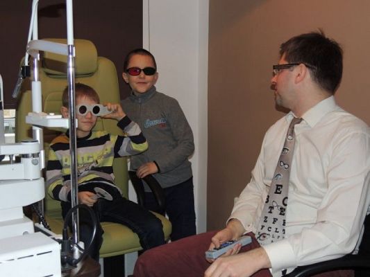  Grafika #10: Z WIZYTĄ W SALONIE OPTYCZNYM grafika