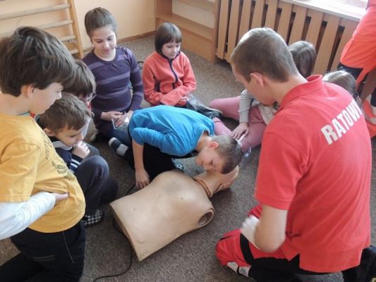  Grafika #4: WARSZTATY Z PIERWSZEJ POMOCY grafika