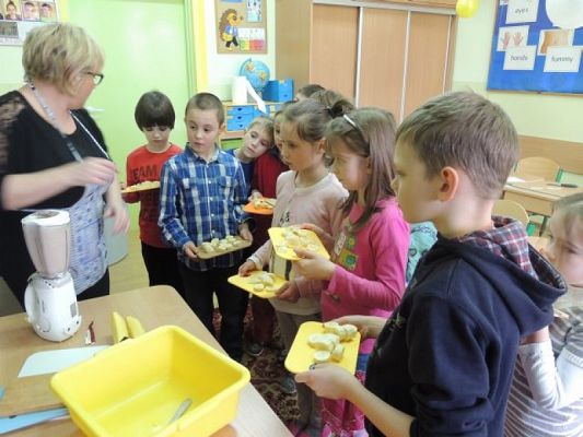  Grafika #4: SMACZNY I ZDROWY KOKTAJL BANANOWY grafika