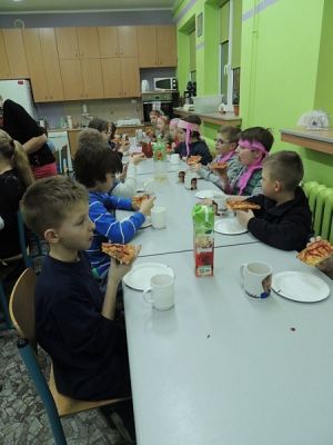  Grafika #8: NOC W SZKOLE grafika