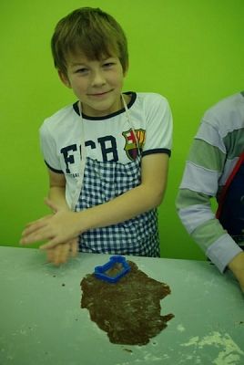  Grafika #7: PRZEDŚWIĄTECZNE PIECZENIE PIERNIKÓW grafika