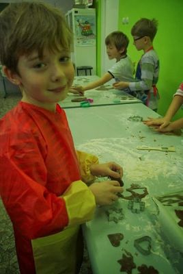  Grafika #8: PRZEDŚWIĄTECZNE PIECZENIE PIERNIKÓW grafika