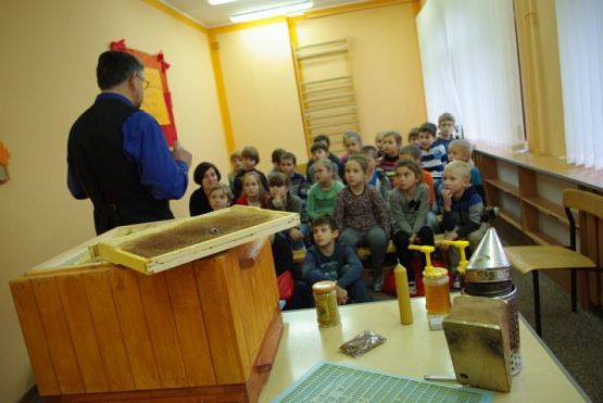  Grafika #5: WIZYTA PANA PSZCZELARZA grafika