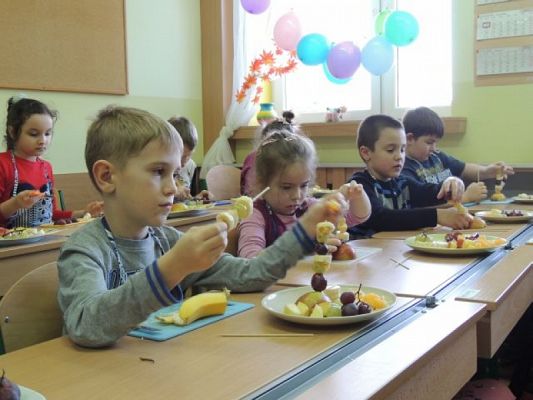  Grafika #0: JEŻYKI NA JABŁKACH grafika