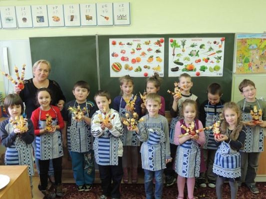  Grafika #4: JEŻYKI NA JABŁKACH grafika