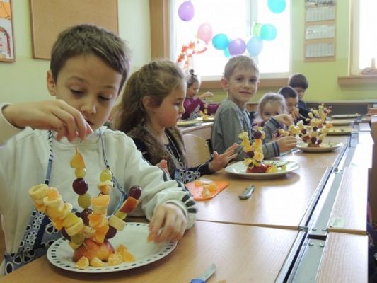  Grafika #3: JEŻYKI NA JABŁKACH grafika