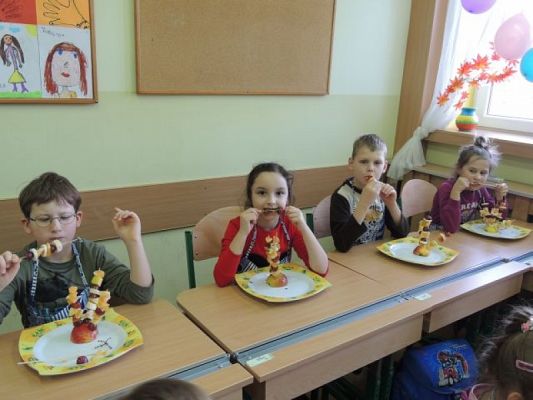  Grafika #5: JEŻYKI NA JABŁKACH grafika