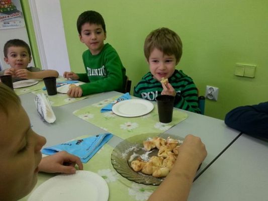  Grafika #2: "CIASTECZKO NIESPODZIANKA" grafika