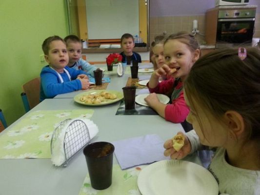  Grafika #1: "CIASTECZKO NIESPODZIANKA" grafika