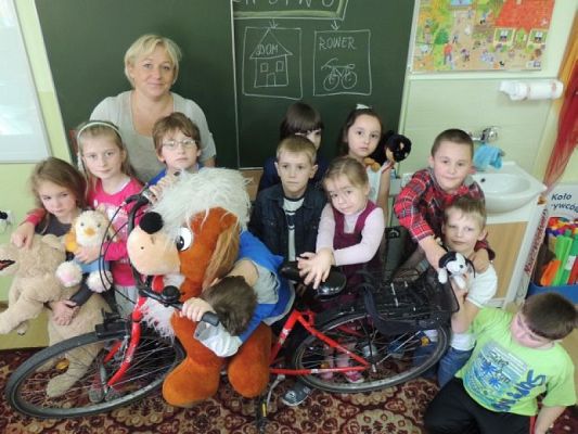  Grafika #3: UCZYMY SIĘ RAZEM Z PUCHATKIEM – JESTEŚMY BEZPIECZNI W DOMU, W SZKOLE I W DRODZE DO SZKOŁY. grafika