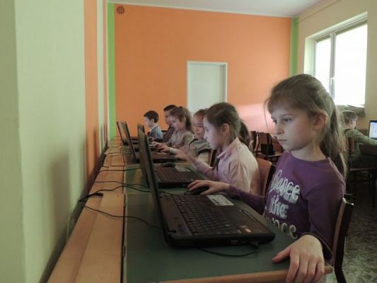  Grafika #4: UCZYMY SIĘ RAZEM Z PUCHATKIEM – JESTEŚMY BEZPIECZNI W DOMU, W SZKOLE I W DRODZE DO SZKOŁY. grafika