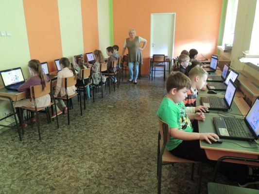  Grafika #6: UCZYMY SIĘ RAZEM Z PUCHATKIEM – JESTEŚMY BEZPIECZNI W DOMU, W SZKOLE I W DRODZE DO SZKOŁY. grafika