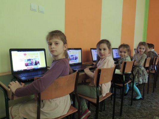  Grafika #7: UCZYMY SIĘ RAZEM Z PUCHATKIEM – JESTEŚMY BEZPIECZNI W DOMU, W SZKOLE I W DRODZE DO SZKOŁY. grafika