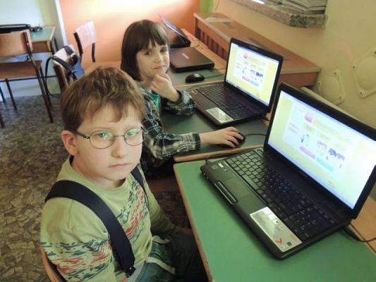  Grafika #8: UCZYMY SIĘ RAZEM Z PUCHATKIEM – JESTEŚMY BEZPIECZNI W DOMU, W SZKOLE I W DRODZE DO SZKOŁY. grafika