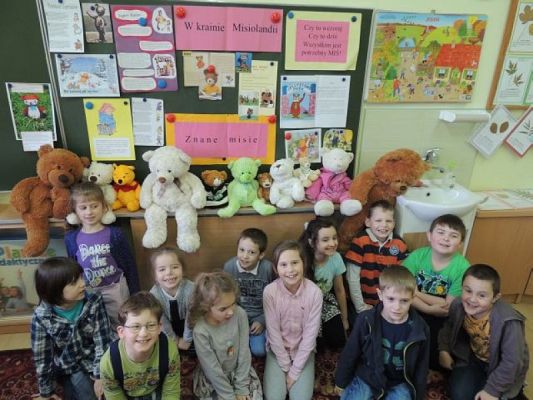  Grafika #16: "CZY TO WCZORAJ, CZY TO DZIŚ, WSZYSTKIM JEST POTRZEBNY MIŚ" - 25 LISTOPADA - ŚWIATOWY DZIEŃ MISIA grafika