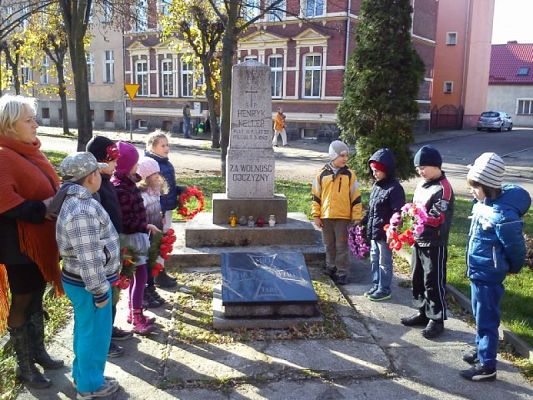  Grafika #0: ODWIEDZAMY MIEJSCA PAMIĘCI NARODOWEJ W LĘBORKU grafika