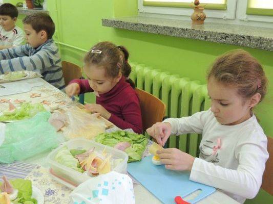  Grafika #1: "REGATY NA LIŚCIACH SAŁATY" grafika