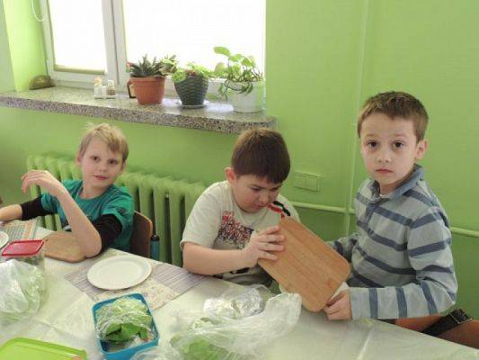  Grafika #2: "REGATY NA LIŚCIACH SAŁATY" grafika