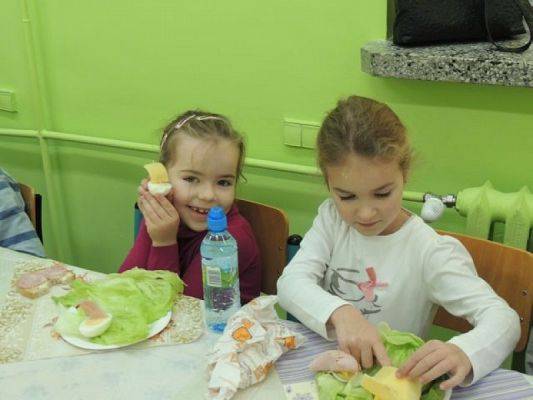  Grafika #4: "REGATY NA LIŚCIACH SAŁATY" grafika