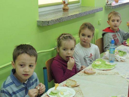  Grafika #5: "REGATY NA LIŚCIACH SAŁATY" grafika