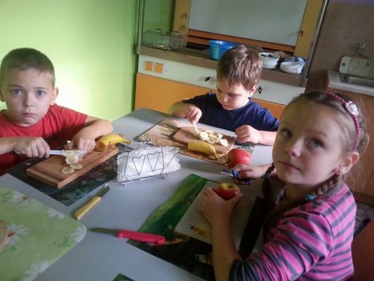  Grafika #1: OWOCOWY DESER W KLASIE Ia grafika