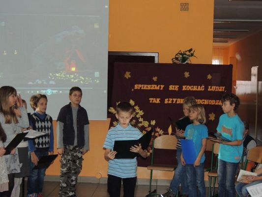  Grafika #3: SPIESZMY SIĘ KOCHAĆ LUDZI, TAK SZYBKO ODCHODZĄ… grafika