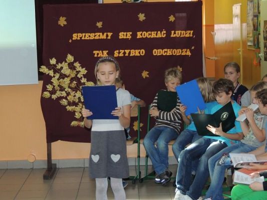  Grafika #4: SPIESZMY SIĘ KOCHAĆ LUDZI, TAK SZYBKO ODCHODZĄ… grafika