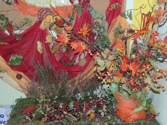  Grafika #12: JESIEŃ MIENI SIĘ BARWAMI grafika