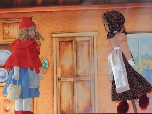  Grafika #2: TEATRZYK KUKIEŁKOWY "CZERWONY KAPTUREK" grafika