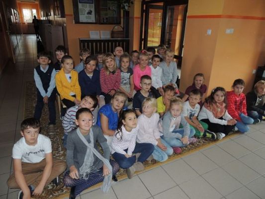  Grafika #0: TEATRZYK KUKIEŁKOWY "CZERWONY KAPTUREK" grafika