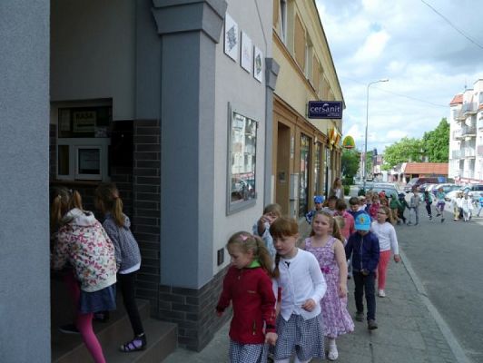  Grafika #2: Wyjście na proekologiczne przedstawienie edukacyjne pt. Dorotka po drugiej stronie tęczy grafika