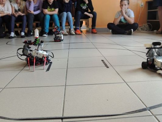  Grafika #5: Z robotami za pan brat grafika