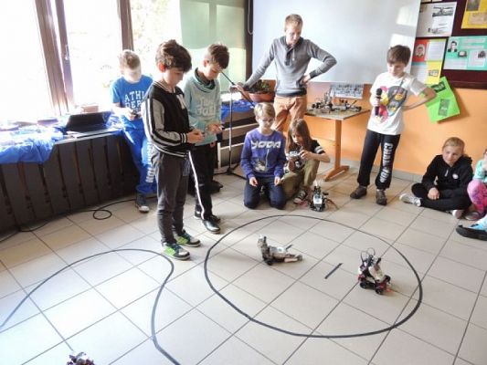  Grafika #10: Z robotami za pan brat grafika