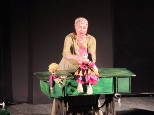  Grafika #2: Wyjście na spektakl pt. Krawiec Niteczka grafika