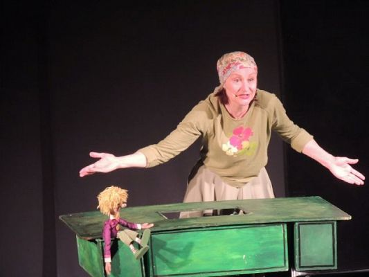  Grafika #3: Wyjście na spektakl pt. Krawiec Niteczka grafika