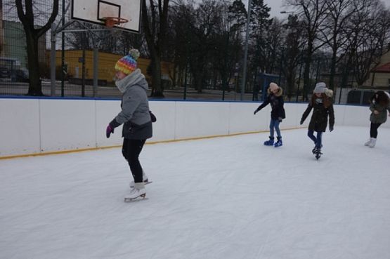  Grafika #24: WF ZIMĄ NA LODOWISKU grafika