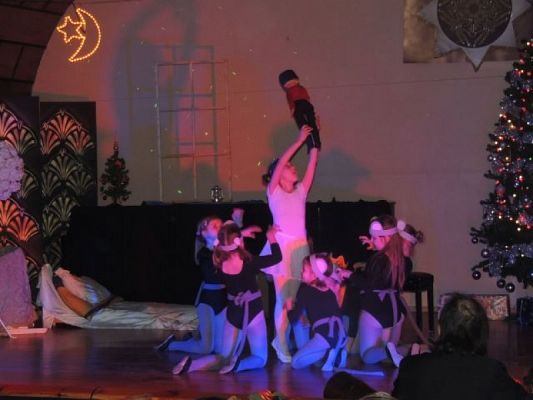  Grafika #4: Wyjście na spektakl baletowy Dziadek do orzechów grafika