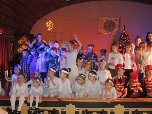  Grafika #9: Wyjście na spektakl baletowy Dziadek do orzechów grafika