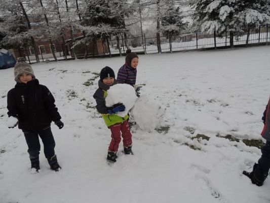  Grafika #1: Zabawy na śniegu grafika