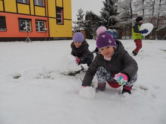 Grafika #2: Zabawy na śniegu grafika