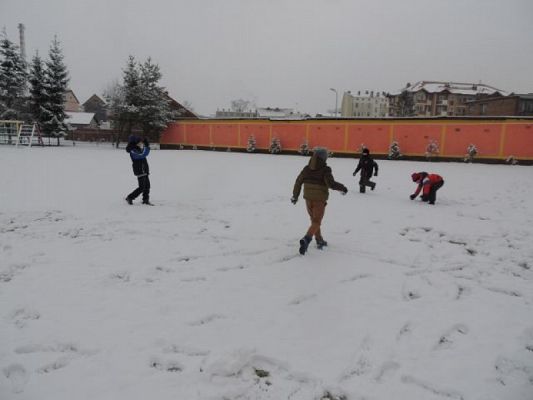  Grafika #4: Zabawy na śniegu grafika