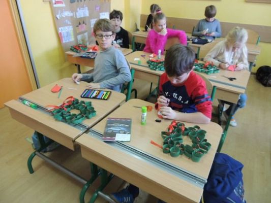  Grafika #2: Bożonarodzeniowe ozdoby w wykonaniu IIIb grafika