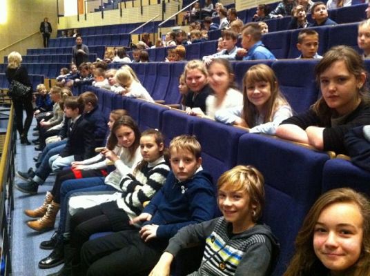  Grafika #1: Dawaj pyska, Shrek! Ty ślicznoto… – wycieczka klas starszych na musical grafika